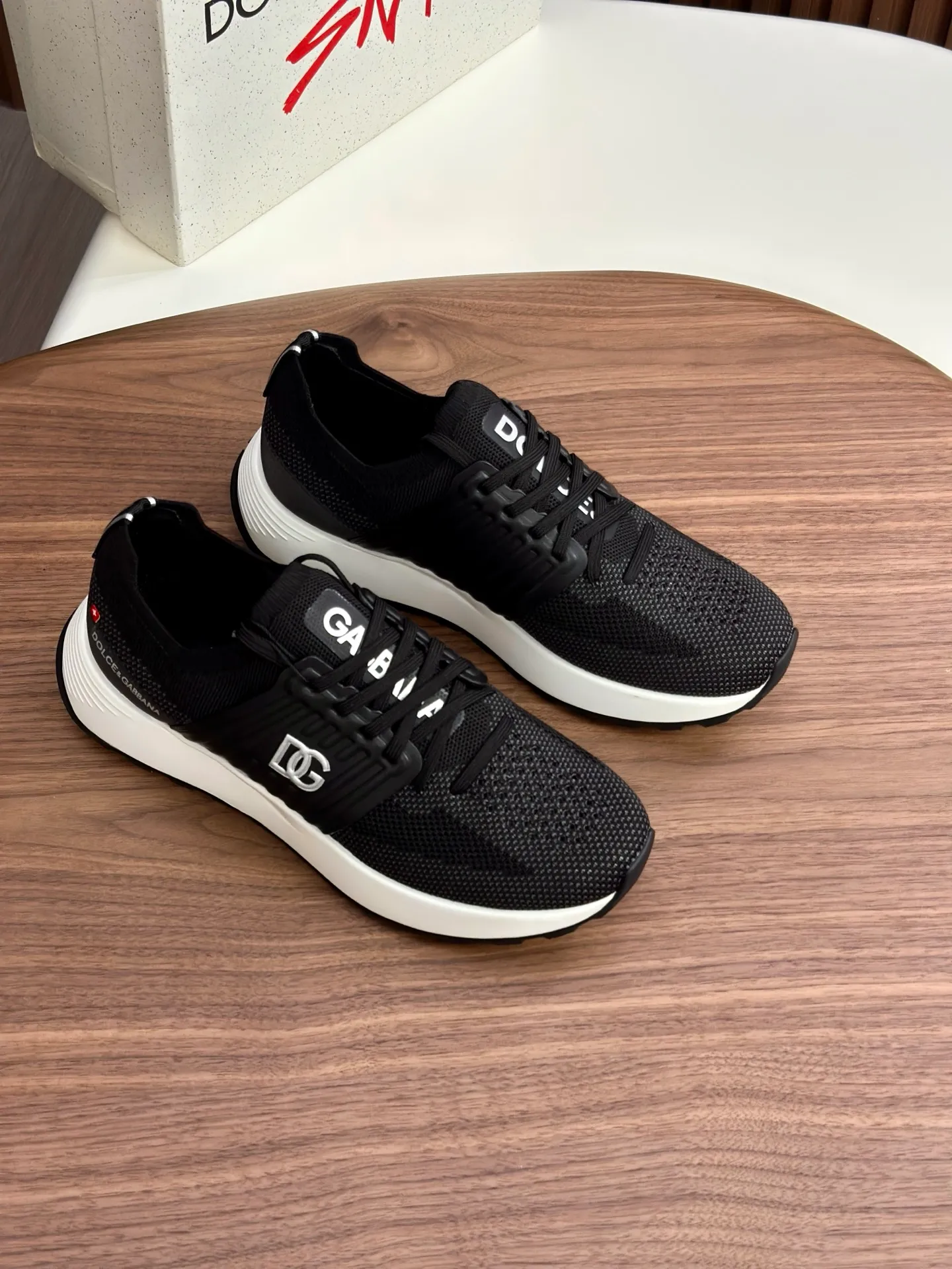 💰720••New arrivals••Dolce&Gabbana••DG✔️High-end men’s sports•casual shoes. Original goods from top counters. Original imported cowhide, multi-material splicing design ➕Imported cowhide lining, cowhide feet ➕Original TPR elastic outsole.  Size: 39-44 (38, 45 customized)